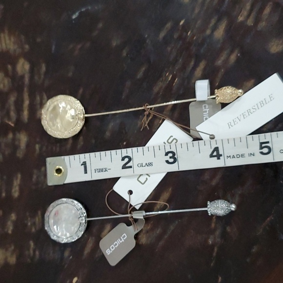 BUNDLE LOT SET TWO PINS... SILVER LARA PIN GOLD DORA PIN - Picture 6 of 7